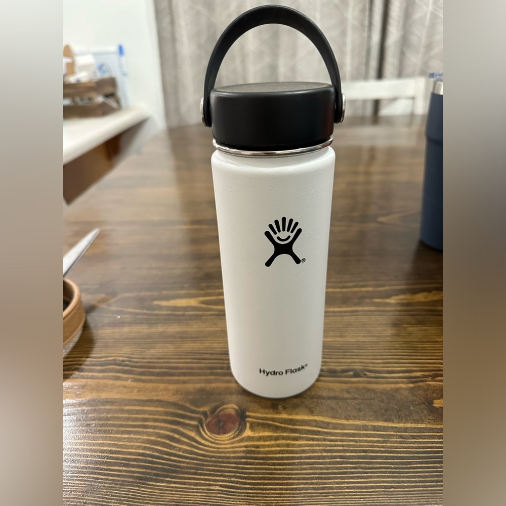 Hydroflask 18oz white